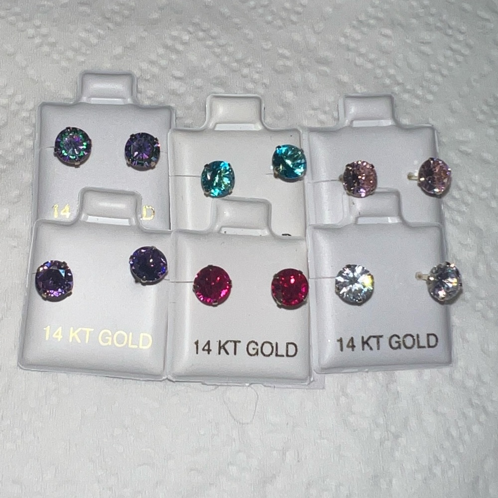6 pairs, 7mm month Gem,14k yellow gold stud earrings
Assorted colors